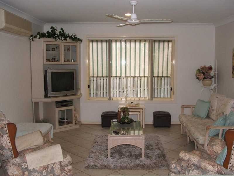 4 Hibertia Avenue, Elanora QLD 4221