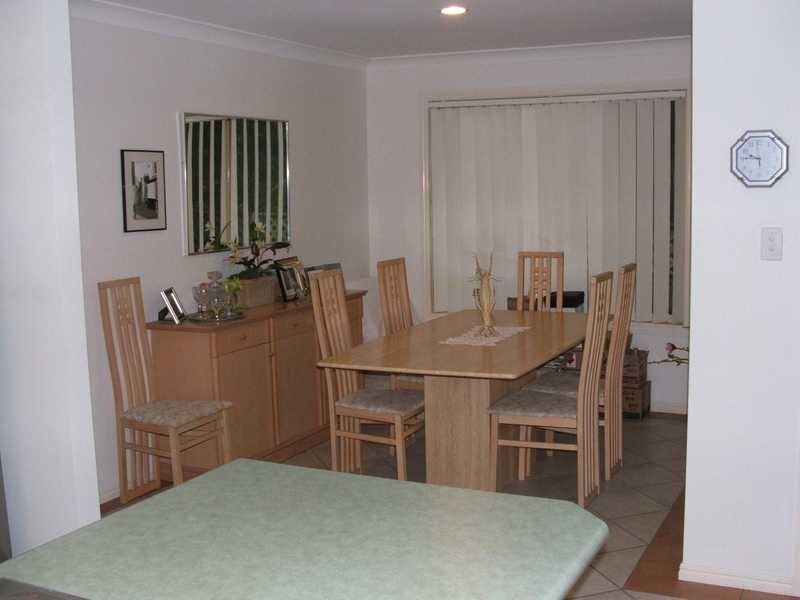 4 Hibertia Avenue, Elanora QLD 4221