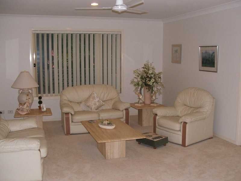 4 Hibertia Avenue, Elanora QLD 4221