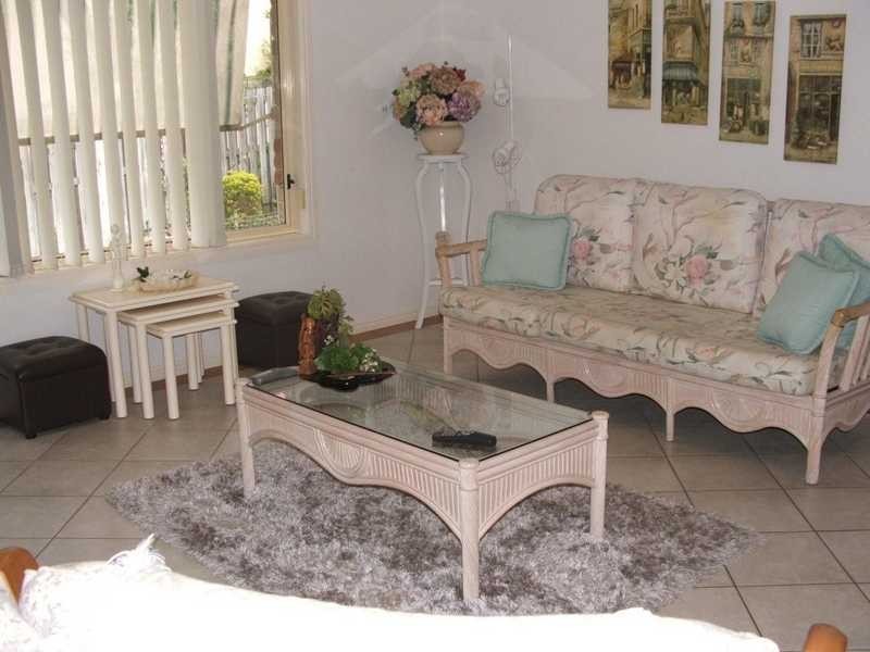 4 Hibertia Avenue, Elanora QLD 4221