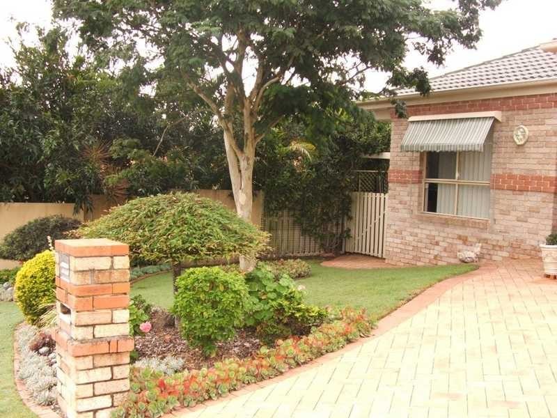 4 Hibertia Avenue, Elanora QLD 4221