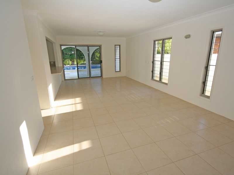 5 Kingfish Court, Palm Beach QLD 4221