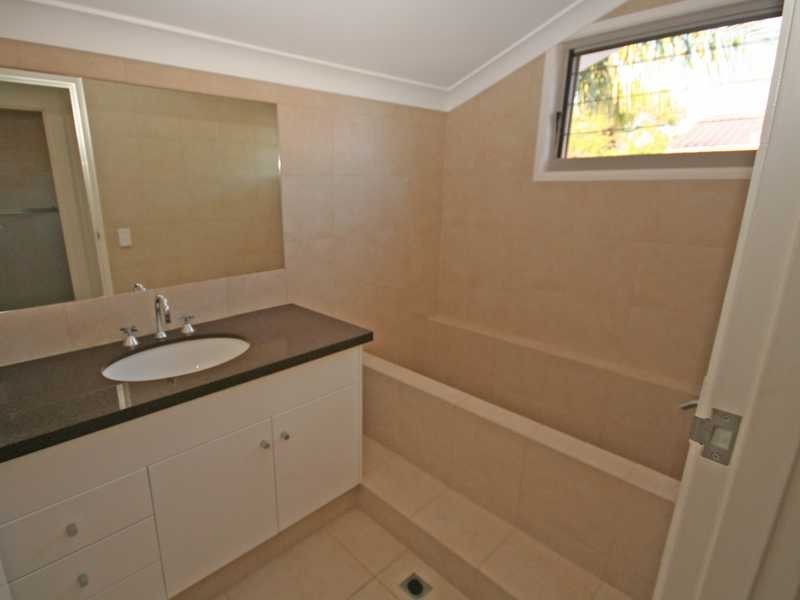 5 Kingfish Court, Palm Beach QLD 4221