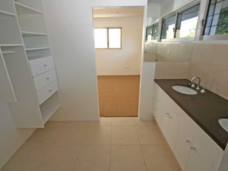 5 Kingfish Court, Palm Beach QLD 4221