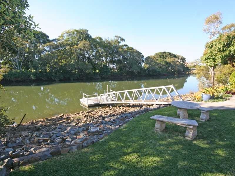 11 Cosmos Court, Elanora QLD 4221