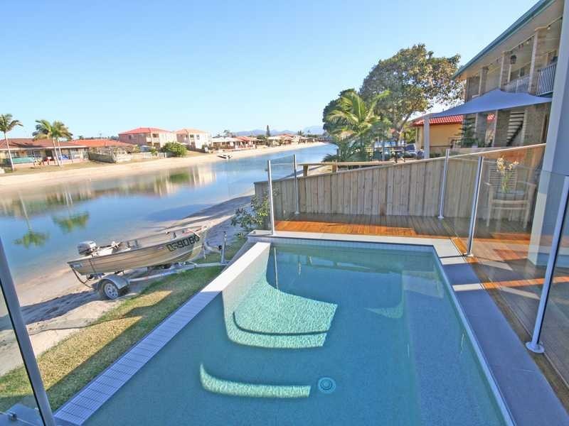 Unit 2/6 Barracuda Court, Palm Beach QLD 4221