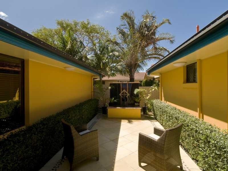 11 Diplacus Drive, Palm Beach QLD 4221