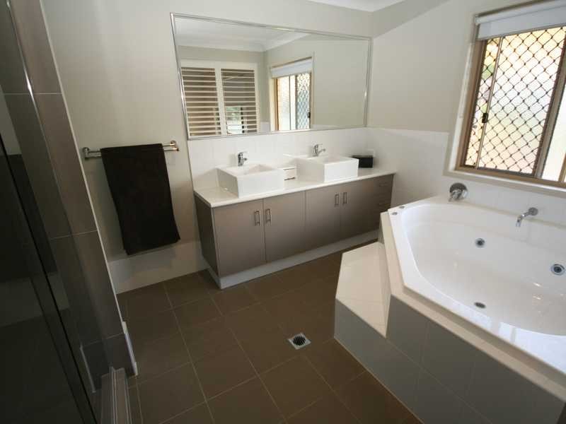 8 Mary Bale Drive, Tallebudgera QLD 4228