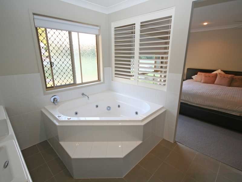 8 Mary Bale Drive, Tallebudgera QLD 4228
