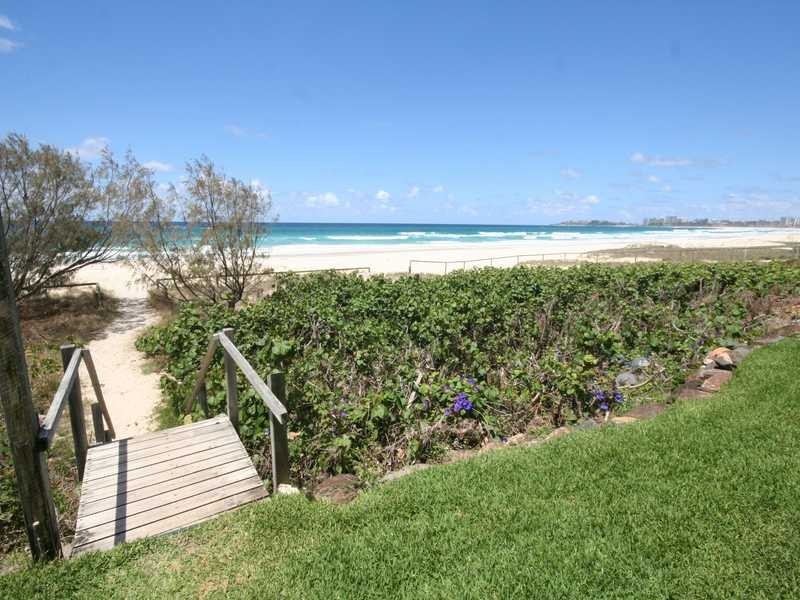 Unit 4/277 Golden Four Drive, Bilinga QLD 4225