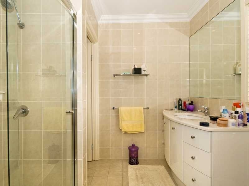 31 Tipuana Drive, Elanora QLD 4221