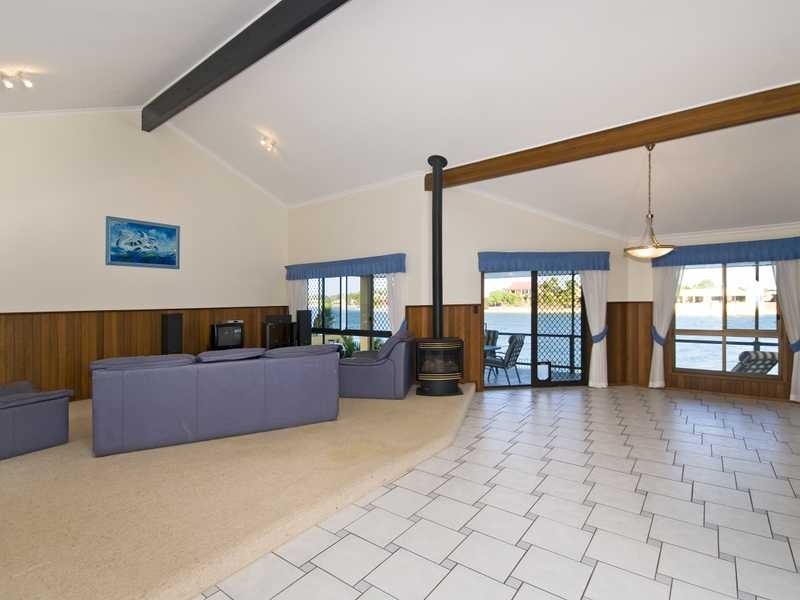 19 Diplacus Drive, Palm Beach QLD 4221