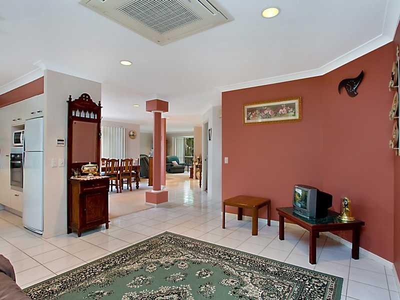 132 Bienvenue Drive, Currumbin Waters QLD 4223