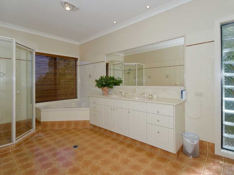 3 Hovea Court, Elanora QLD 4221