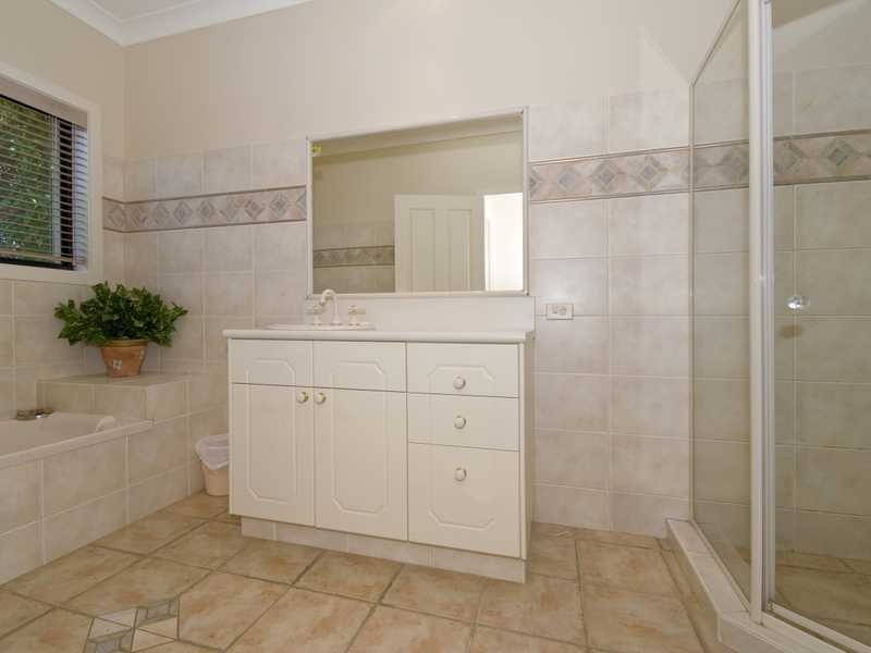 3 Hovea Court, Elanora QLD 4221