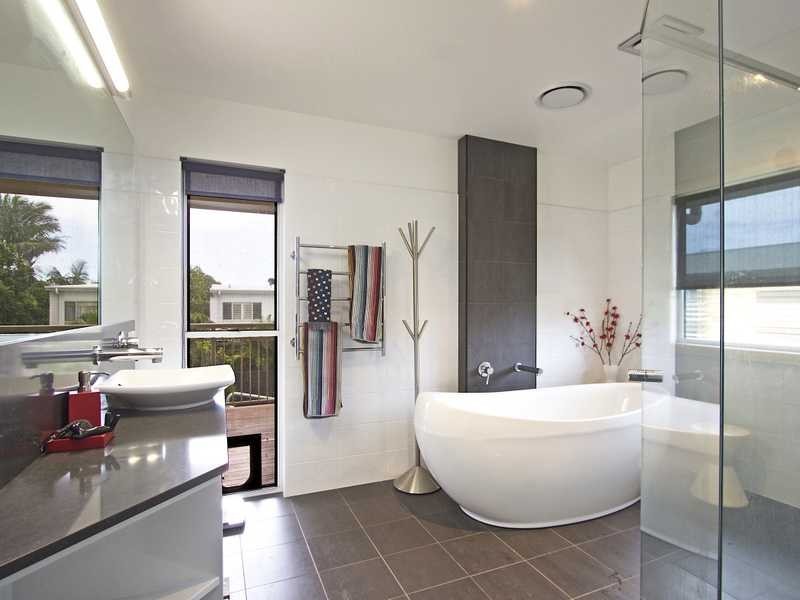 69 Fifth Avenue, Palm Beach QLD 4221