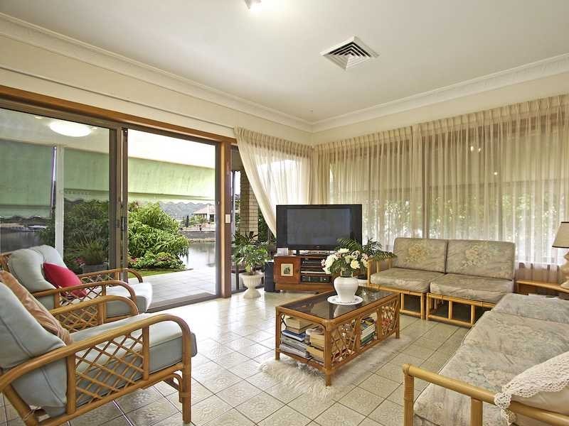 11 Kingfish Court, Palm Beach QLD 4221