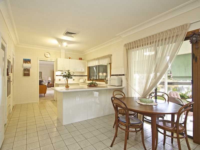 11 Kingfish Court, Palm Beach QLD 4221