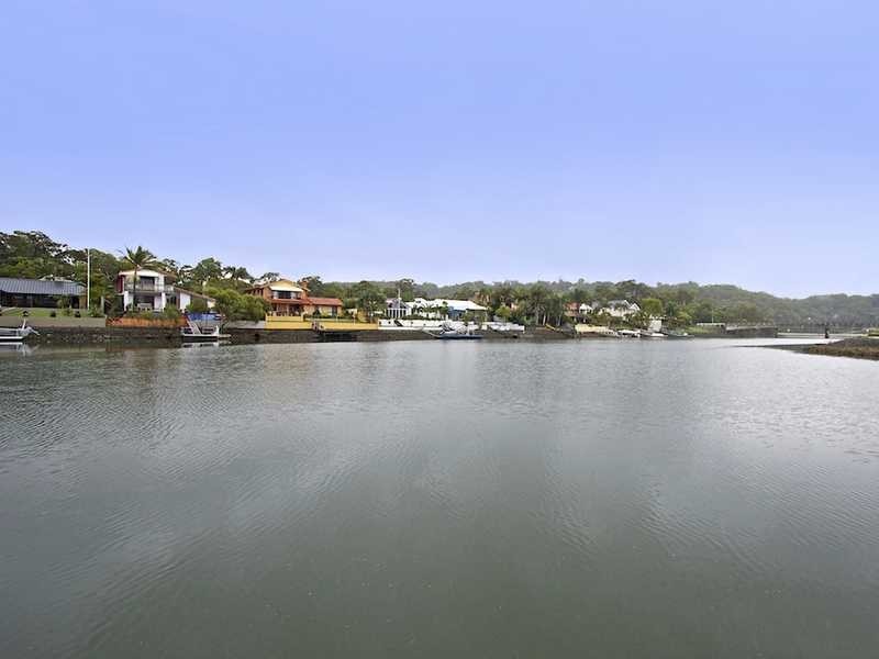 11 Kingfish Court, Palm Beach QLD 4221