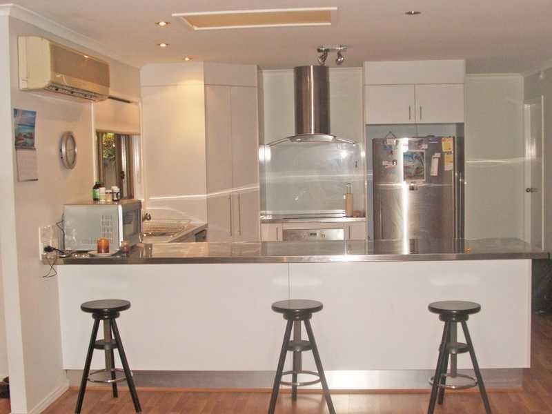 82 Saffron Street, Elanora QLD 4221