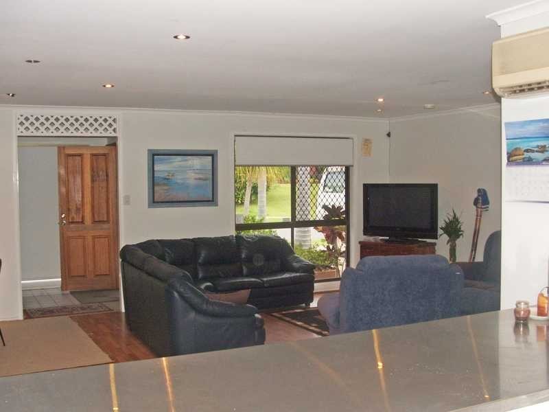 82 Saffron Street, Elanora QLD 4221