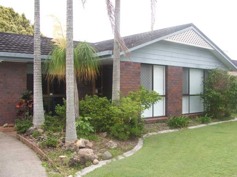 82 Saffron Street, Elanora QLD 4221