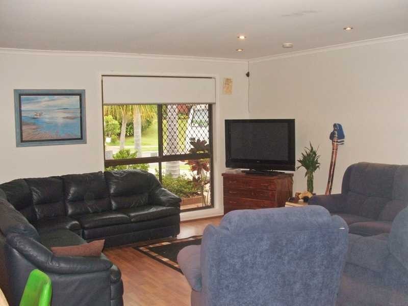 82 Saffron Street, Elanora QLD 4221