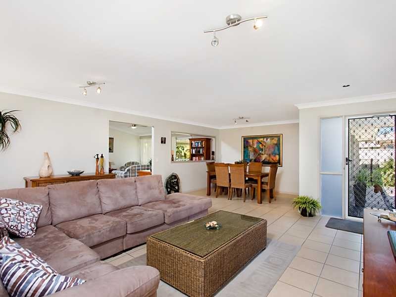 24 Damson Place, Elanora QLD 4221