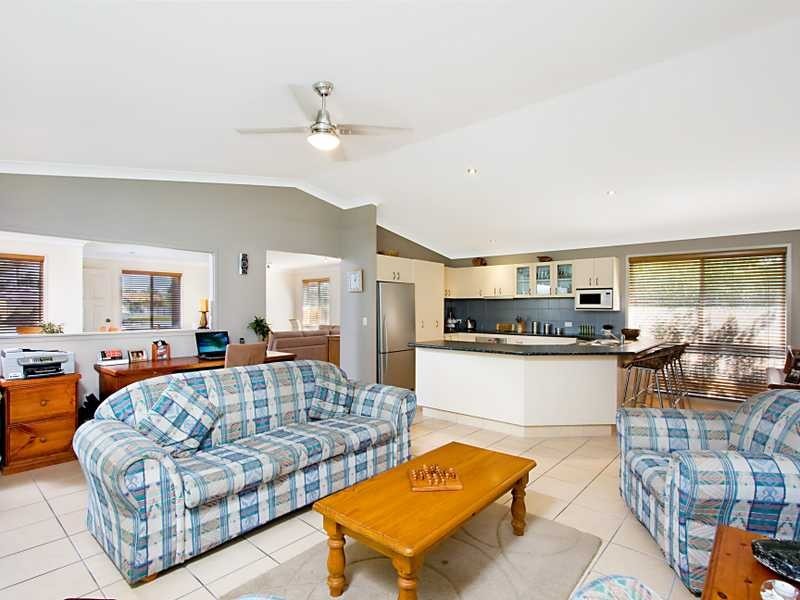 24 Damson Place, Elanora QLD 4221