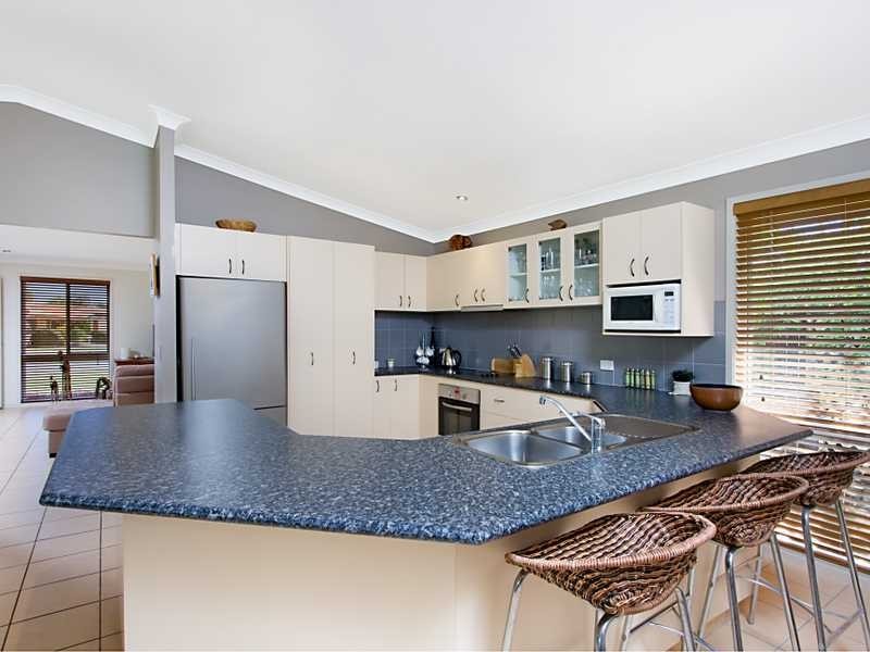 24 Damson Place, Elanora QLD 4221