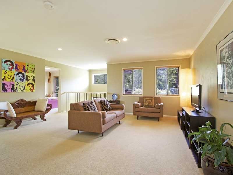 26 Calcita Avenue, Elanora QLD 4221