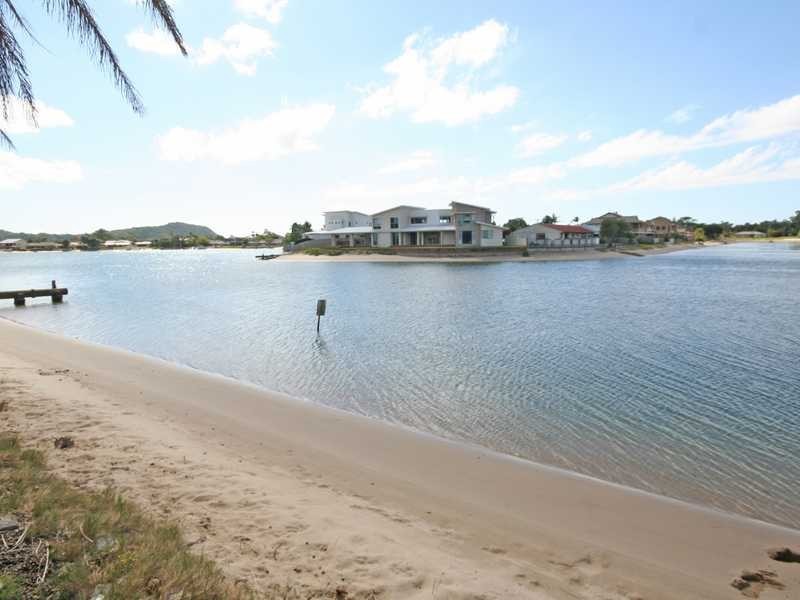 118 Mallawa Drive, Palm Beach QLD 4221