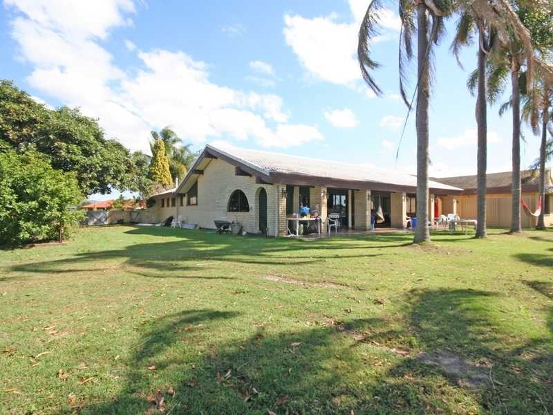 118 Mallawa Drive, Palm Beach QLD 4221
