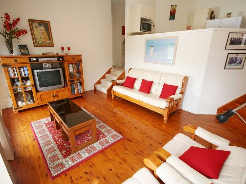 8 Jarrahdale Drive, Elanora QLD 4221