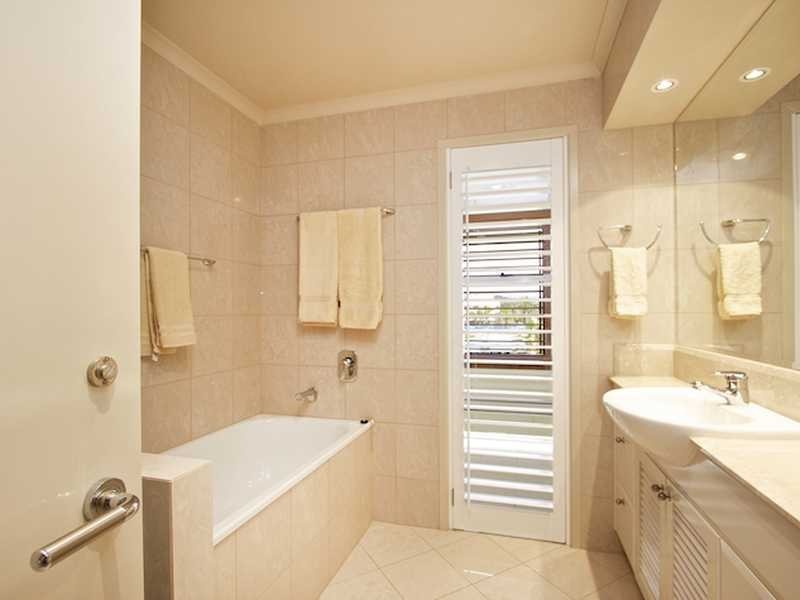 41 Jefferson Lane, Palm Beach QLD 4221