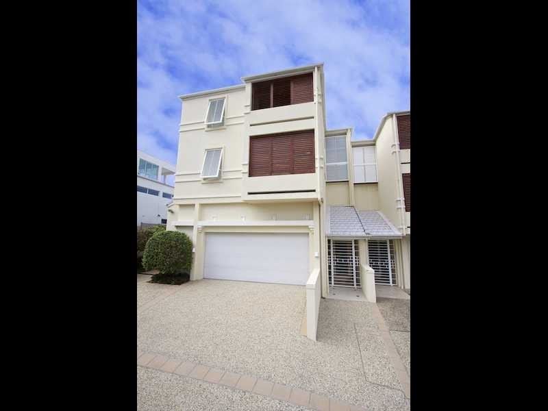 41 Jefferson Lane, Palm Beach QLD 4221