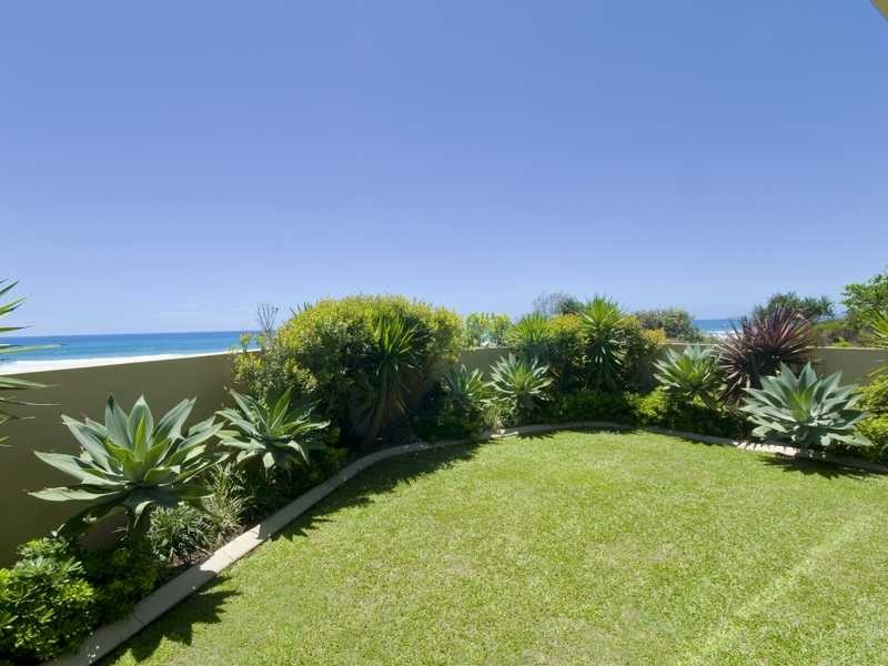 2 Twenty Fifth Avenue, Palm Beach QLD 4221