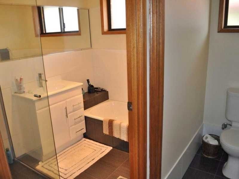 127 Murtha Drive, Elanora QLD 4221