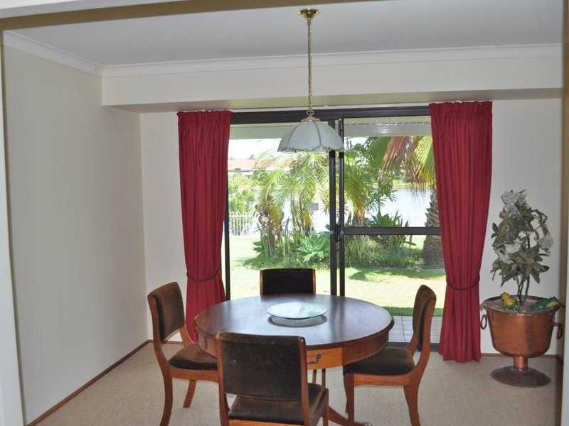 127 Murtha Drive, Elanora QLD 4221