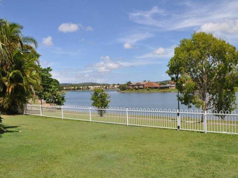 127 Murtha Drive, Elanora QLD 4221