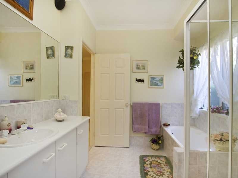 11 Banksiadale Close, Elanora QLD 4221