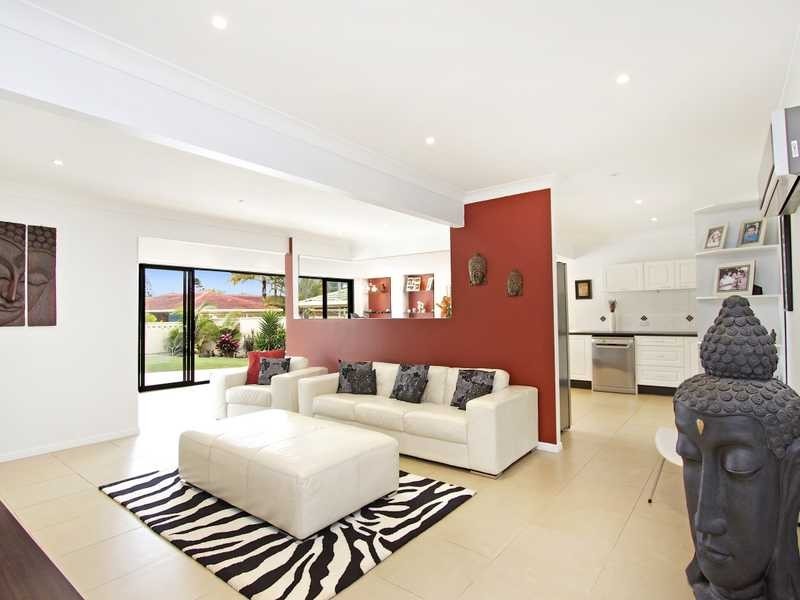 18 Darnel Street, Elanora QLD 4221