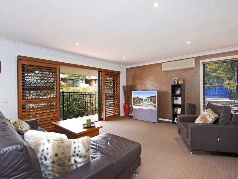 18 Darnel Street, Elanora QLD 4221
