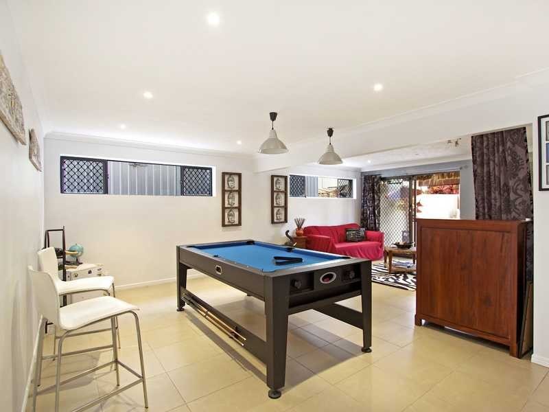 18 Darnel Street, Elanora QLD 4221