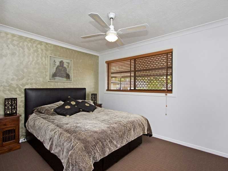 18 Darnel Street, Elanora QLD 4221