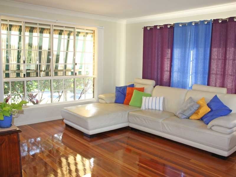 18 Hibertia Avenue, Elanora QLD 4221