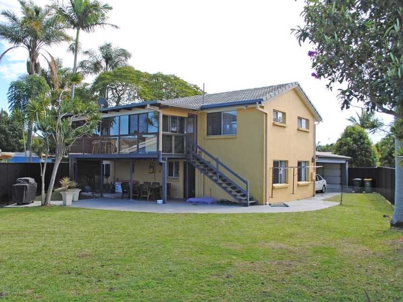 32 Mainsail Street, Currumbin Waters QLD 4223