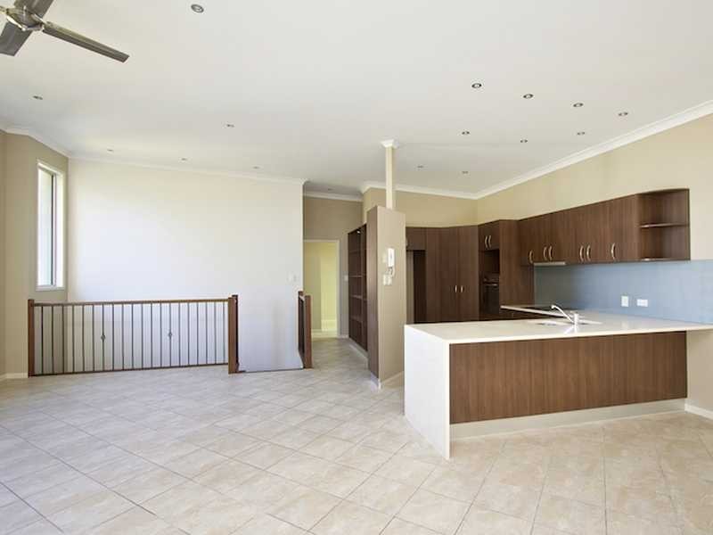 2/41 Philippine Parade, Palm Beach QLD 4221