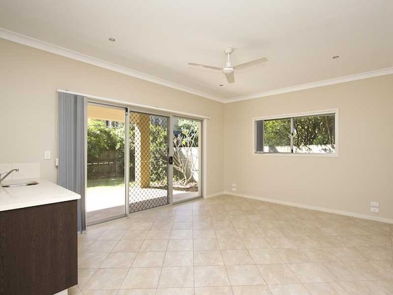 2/41 Philippine Parade, Palm Beach QLD 4221