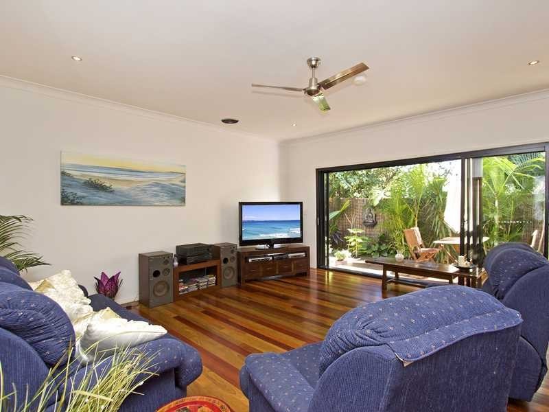 2/65 Fifth Avenue, Palm Beach QLD 4221
